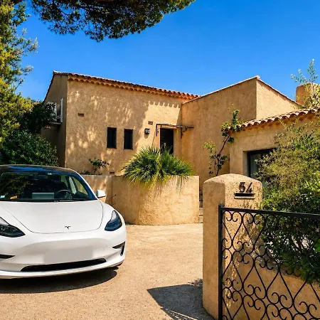 Contemporary With Southern Charm And Pool Σαιντ-Μαξίμ