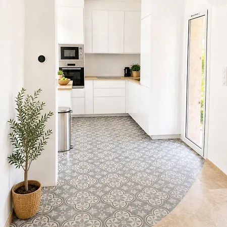 Βίλα Contemporary With Southern Charm And Pool Σαιντ-Μαξίμ